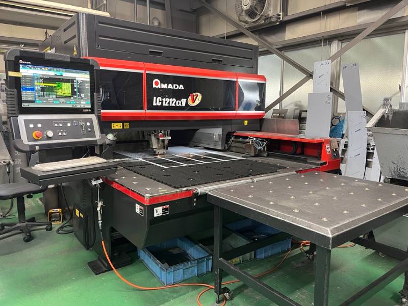 レーザー加工機